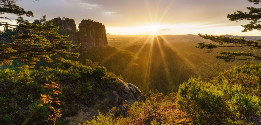 Blick auf Schrammsteine und Falkenstein in der Sächsischen Schweiz