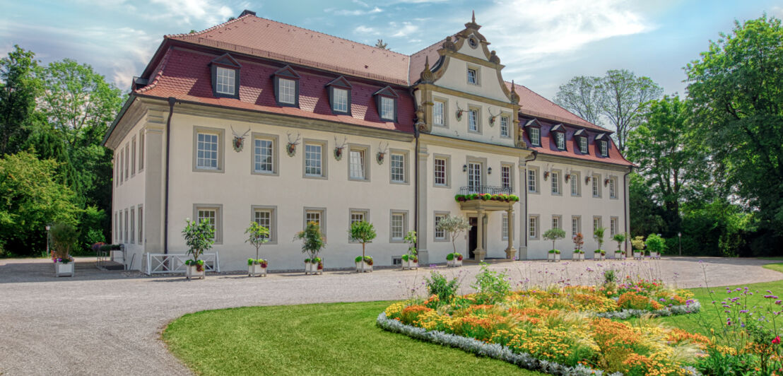 Frontansicht des Hotels Wald & Schlosshotel Friedrichsruhe