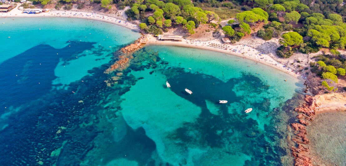 Luftaufnahme des Strandes Palombaggia auf Korsika