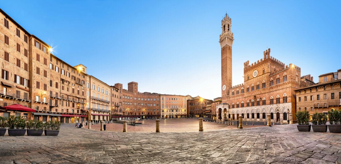 Panorama des Piazza del Campo im Zentrum Sienas