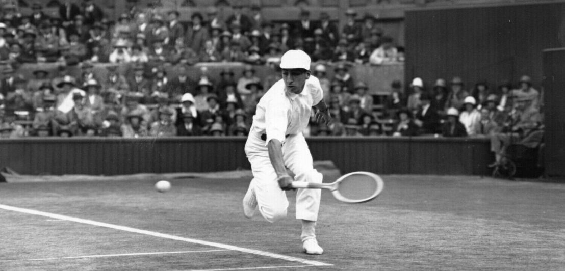 Historisches Foto eines Tennisspielers