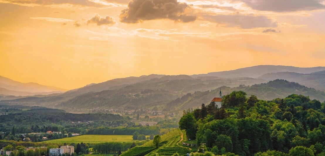 Sonnenuntergang über der Stadt Maribor in Slowenien