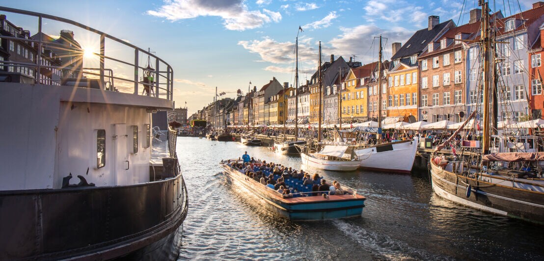 Ein Touristenboot in Kopenhagen