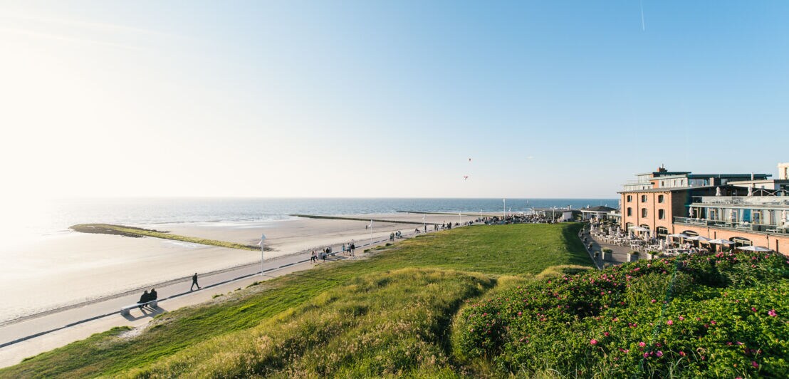 Blick auf Strand und Promenade von Norderney