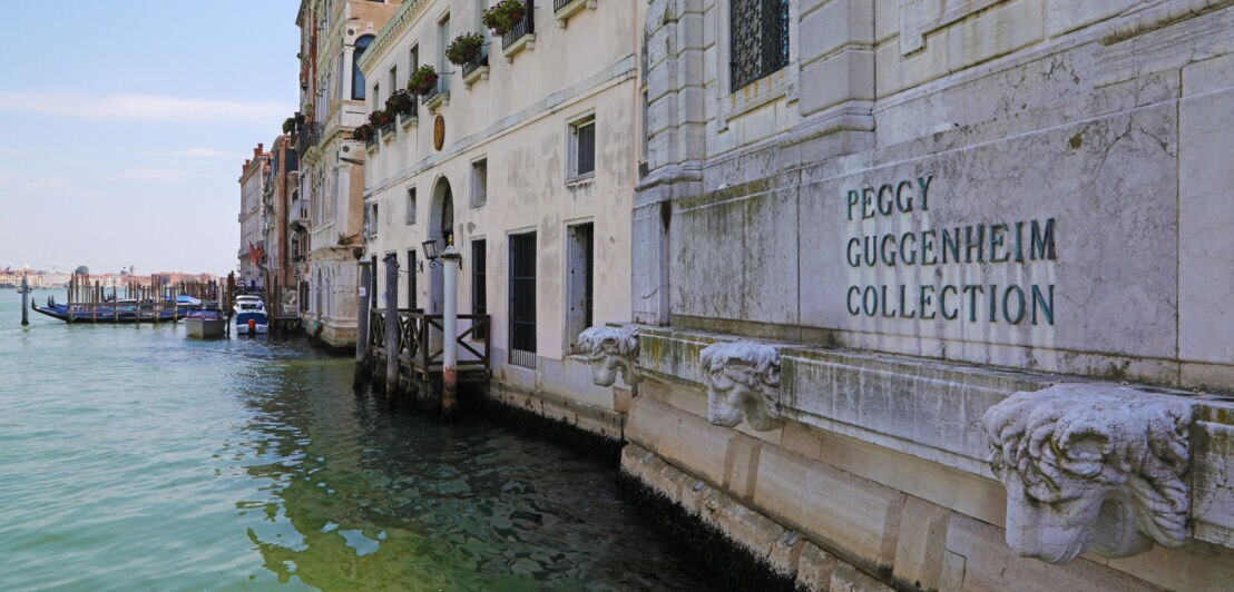 Historisches Gebäude der Peggy Guggenheim Collection am Canal Grande in Venedig