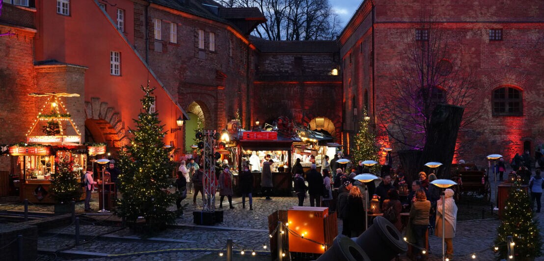 Berliner Weihnachtsmarkt vor der Zitadelle in Spandau