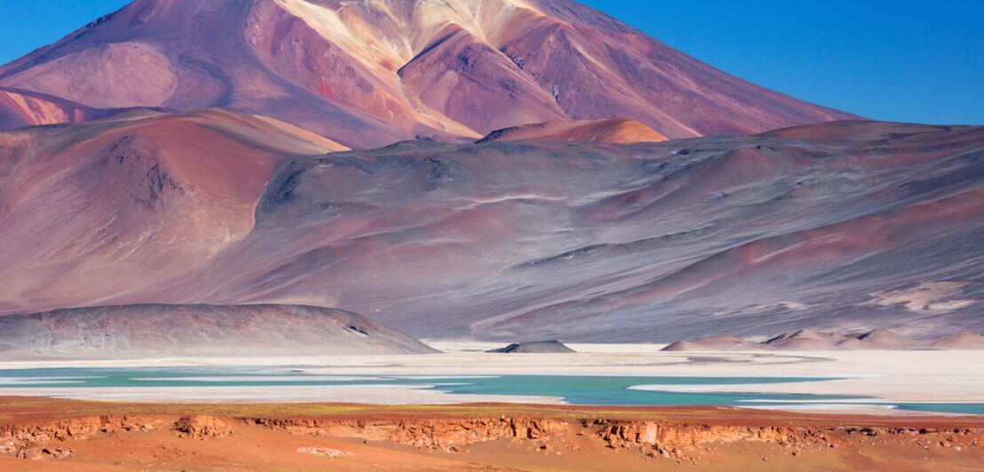 Atacamawüste in Chile mit Bergmassiv
