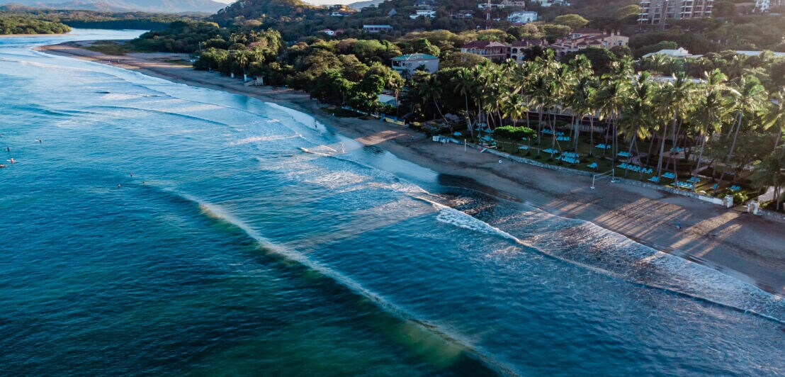 Luftaufnahme vom Strand von Tamarindo in Costa Rica
