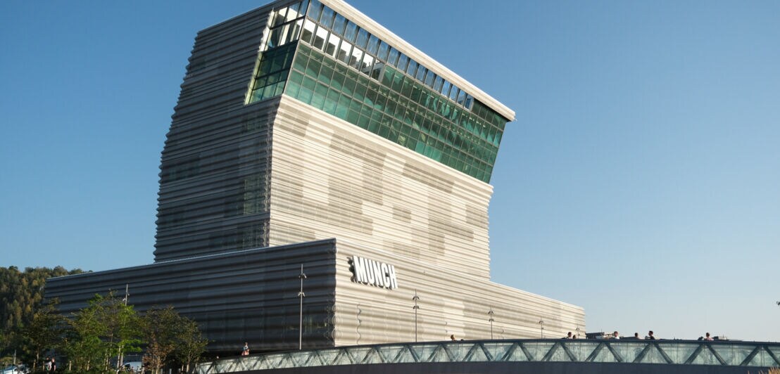 Modernes Munch Museumsgebäude mit schräger Fassade, teilweise aus Glas