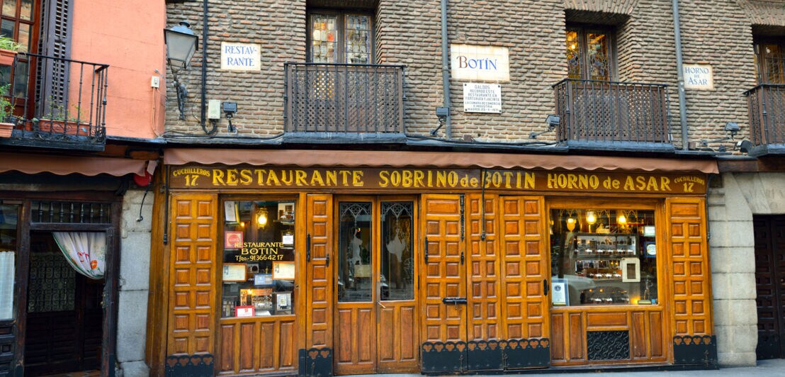 Außenansicht des Restaurants Sobrino de Botín mitten in Madrid.  