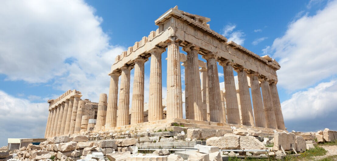 Ruine mit verbleibenden Säulen des Parthenon-Tempels