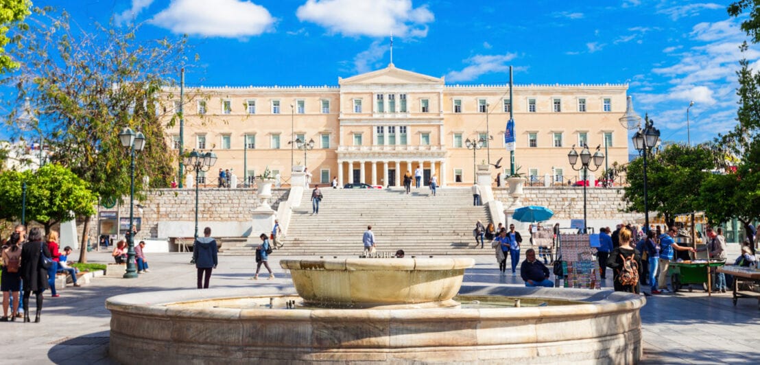 Syntagma-Platz mit dem griechischen Parlamentsgebäude