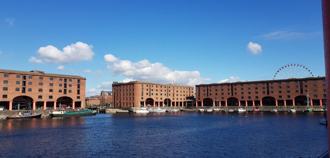 Panoramaaufnahme des Albert Docks in Liverpool.