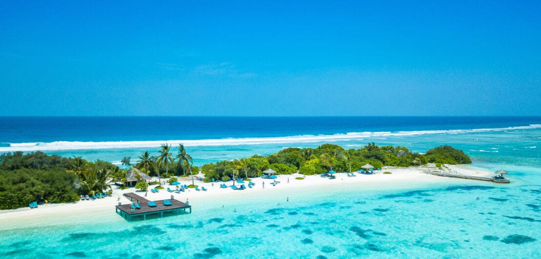 Luftaufnahme des Canareef Resorts, Herathera Island, Addu-Atoll, Malediven.