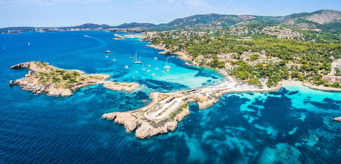 Luftaufnahme der Küste von Mallorca.