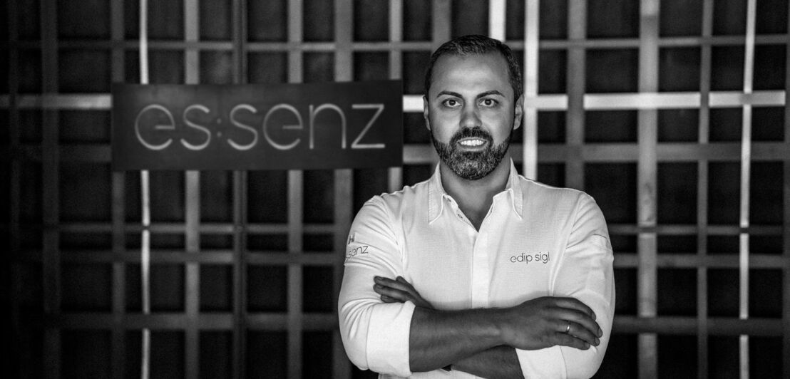 Schwarz-weiß Porträt von Sternekoch Edip Sigl