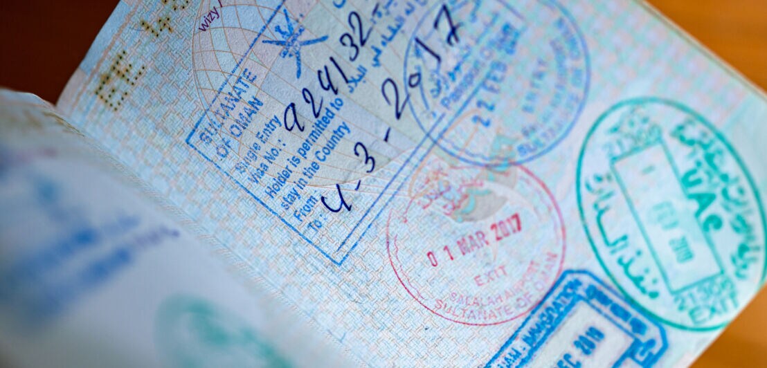 Reisepassseite mit mehreren Einreisestempeln verschiedener Länder, darunter ein Stempel vom 1. März 2017