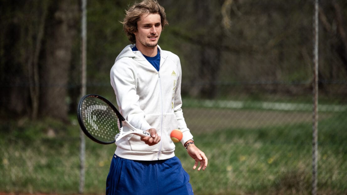 Alexander Zverev beim Tennisspielen.