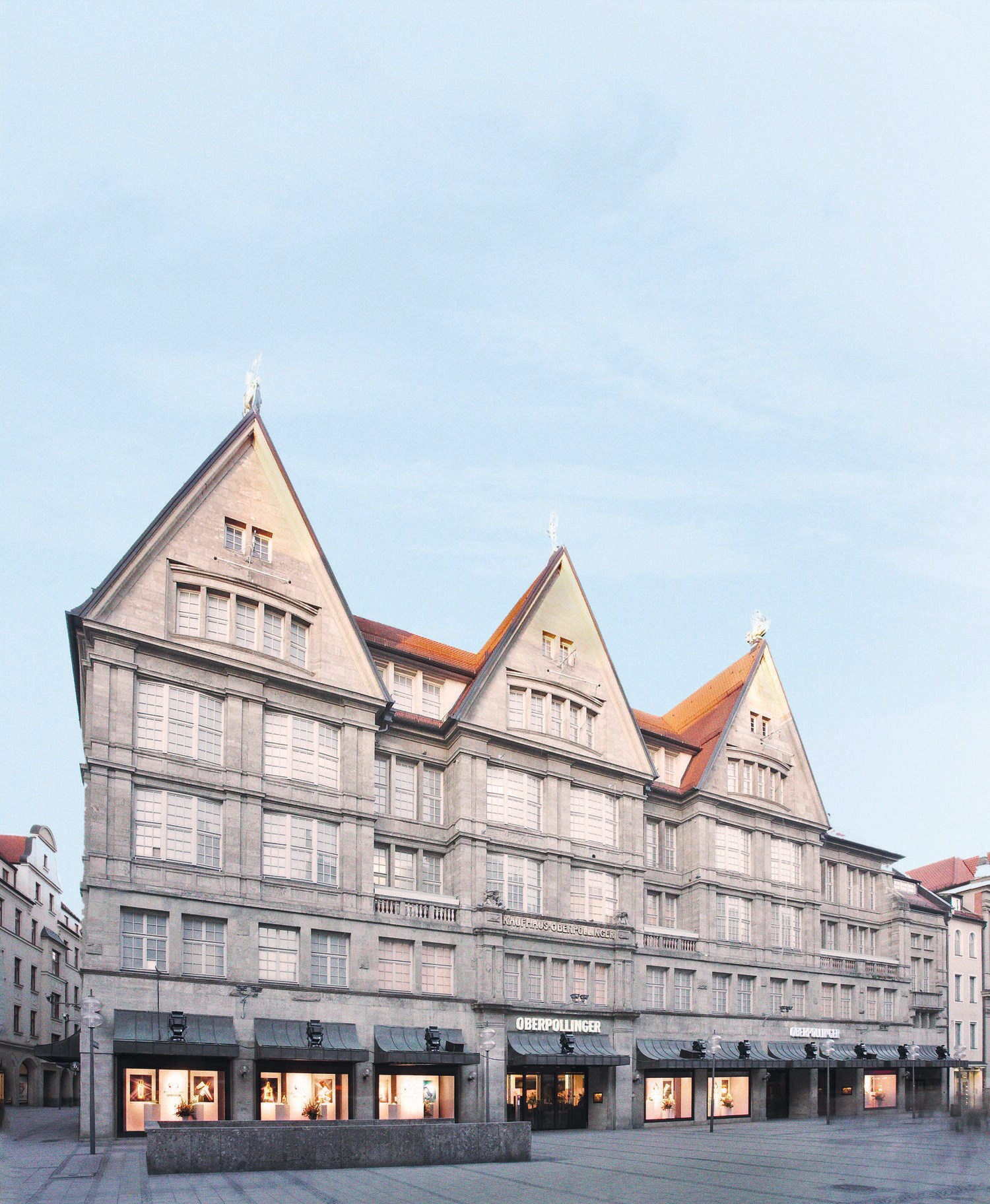Außenansicht des Kaufhauses Oberpollinger in München