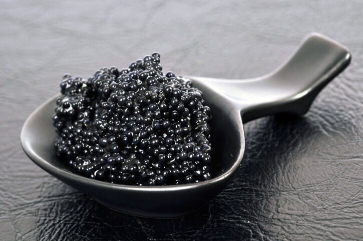 Beluga Kaviar auf Löffel