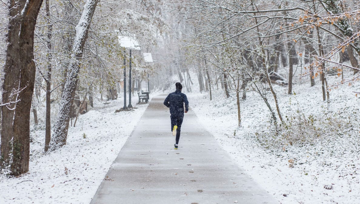 Laufbekleidung im Winter: Dein Jogging-Outfit bei Kälte