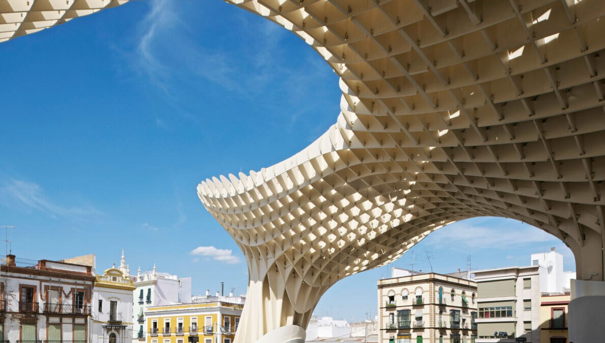 Die Plaza De La Encarnación mit dem Metropol Parasol in Sevilla