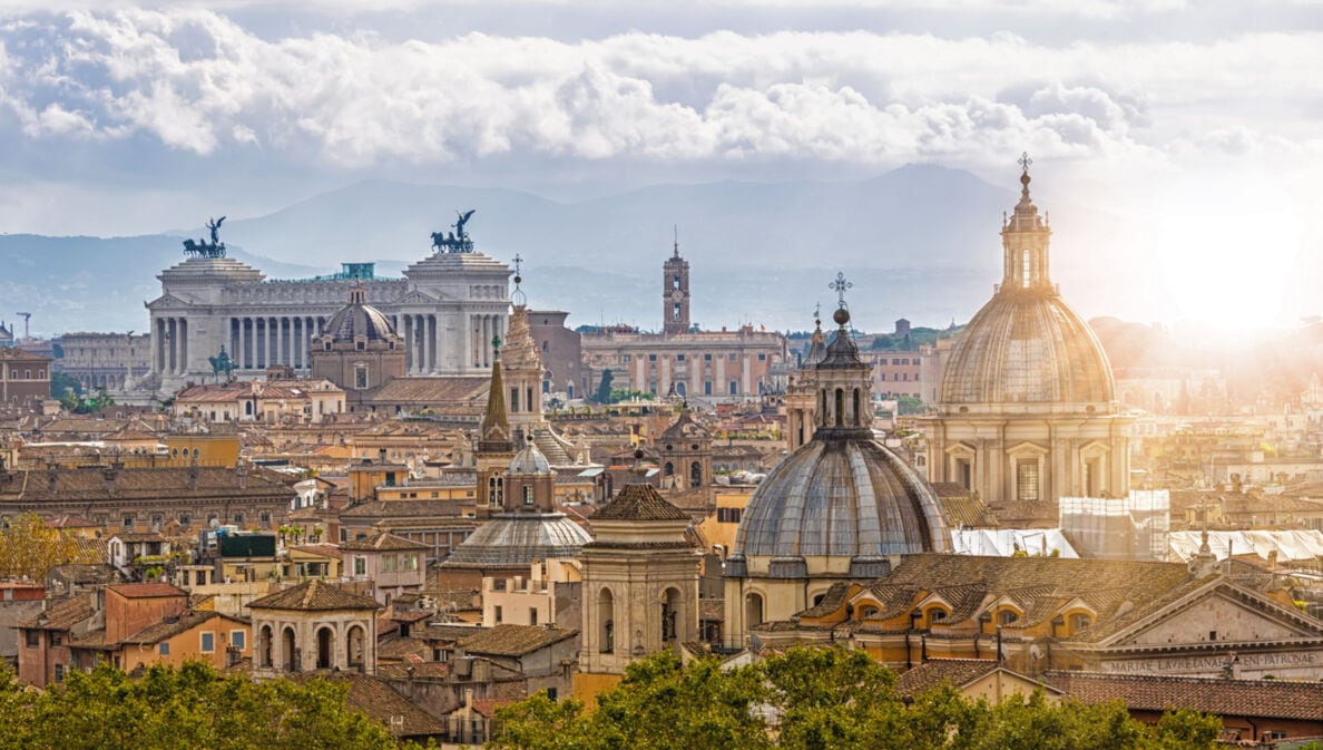Panoramablick über Rom mit einigen Sehenswürdigkeiten