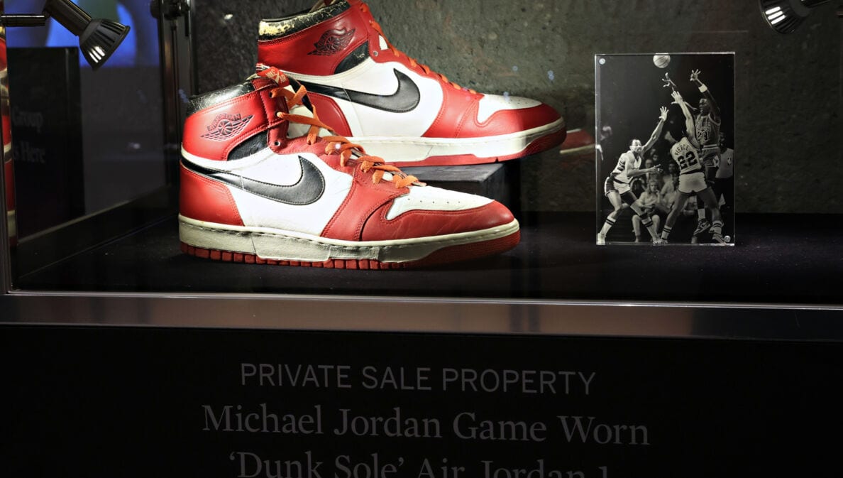 Sneaker, die von Michael Jordan in einem Basketballspiel getragen wurden und bei Sotheby’s versteigert wurden