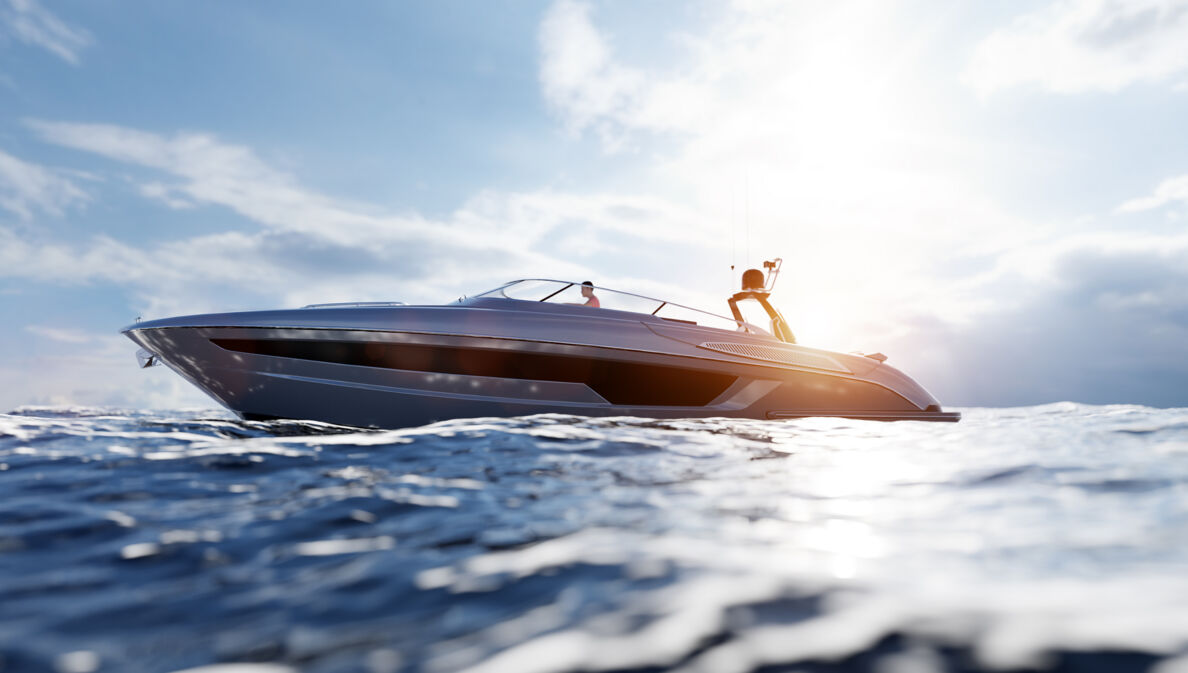 Speedboot auf dem Meer an einem sonnigen Tag