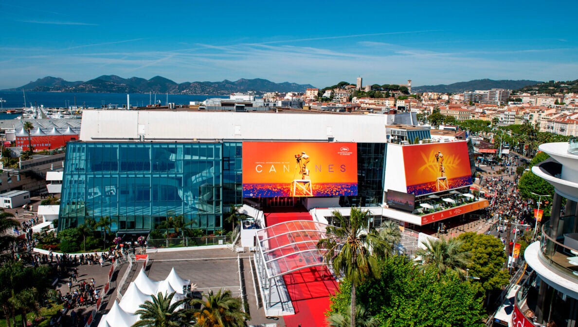 Blick auf das Festivalgebäude Palais des Festivals et des Congrès de Cannes