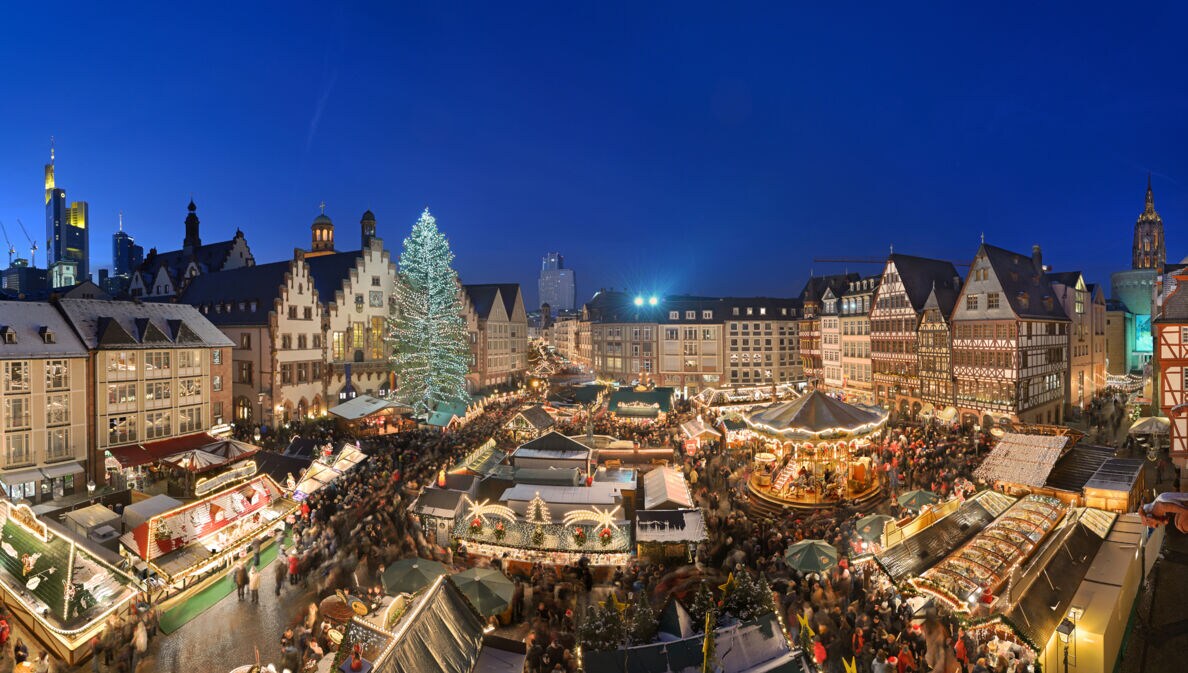 Blick von oben auf dem Frankfurter Weihnachtsmarkt.