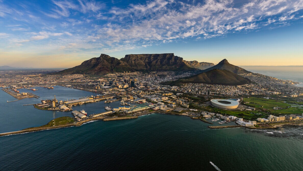 Luftaufnahme von Kapstadt und dem Tafelberg