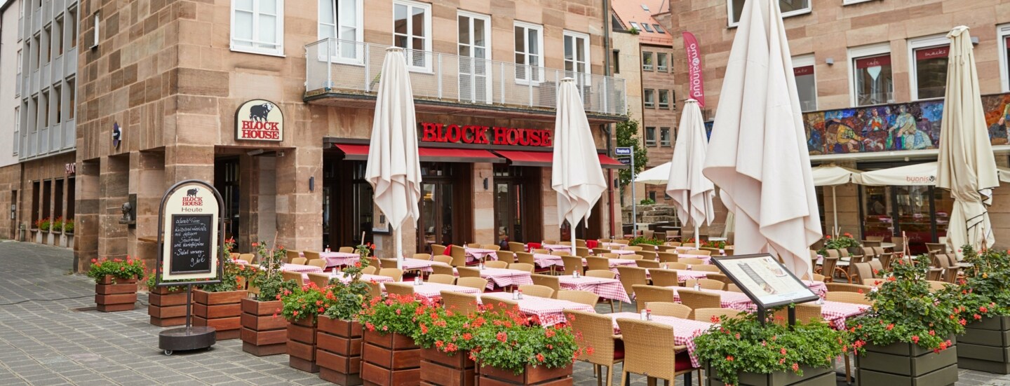 Block House Restaurant mit Außenterrasse in Nürnberger Altstadt.
