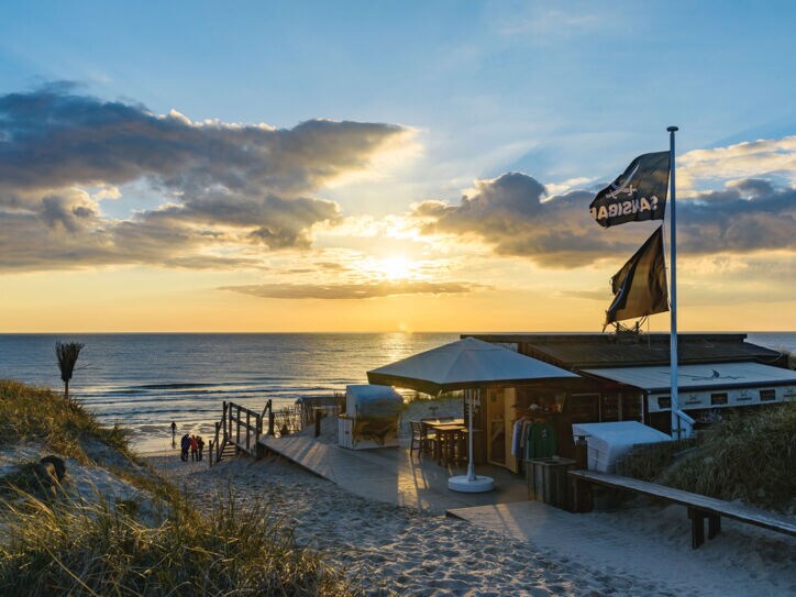Restaurant Sansibar am Strand im Abendlicht