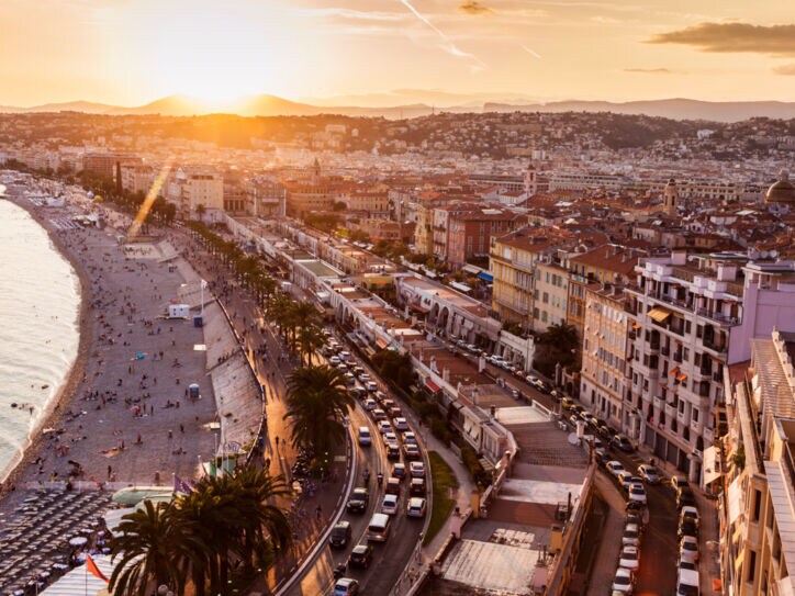 Aufnahme der Promenade von Nizza bei Sonnenuntergang