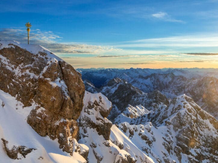 Der anspruchsvolle Aufstieg über den Höllental-Klettersteig auf die Zugspitze belohnt mit einer Top-Aussicht. 