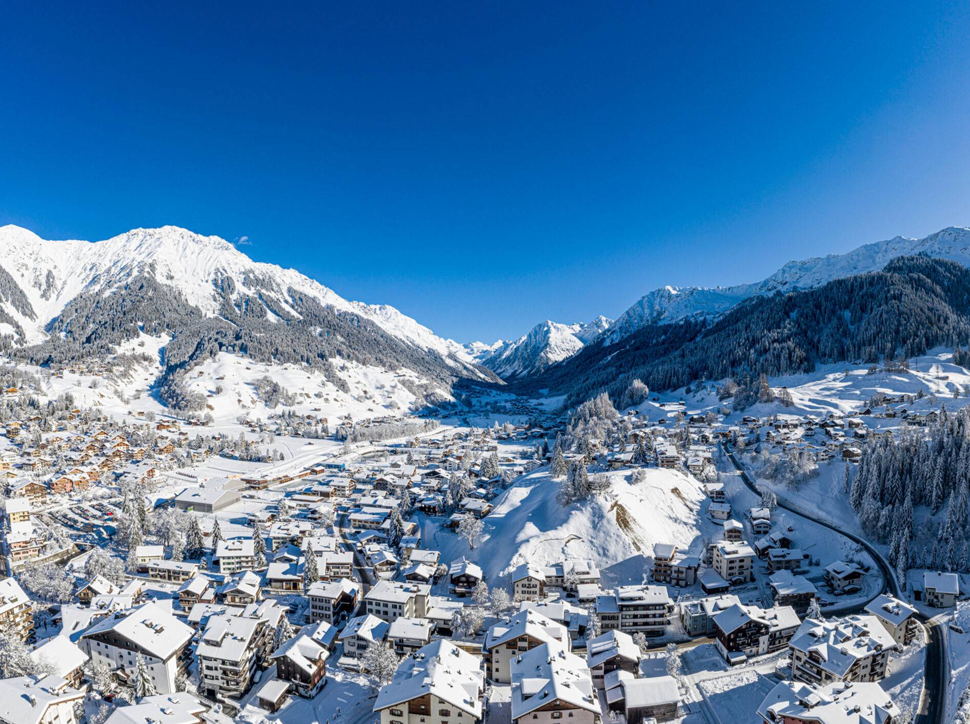 Das Skigebiet Davos ist eines der größten der Alpen | AMEXcited