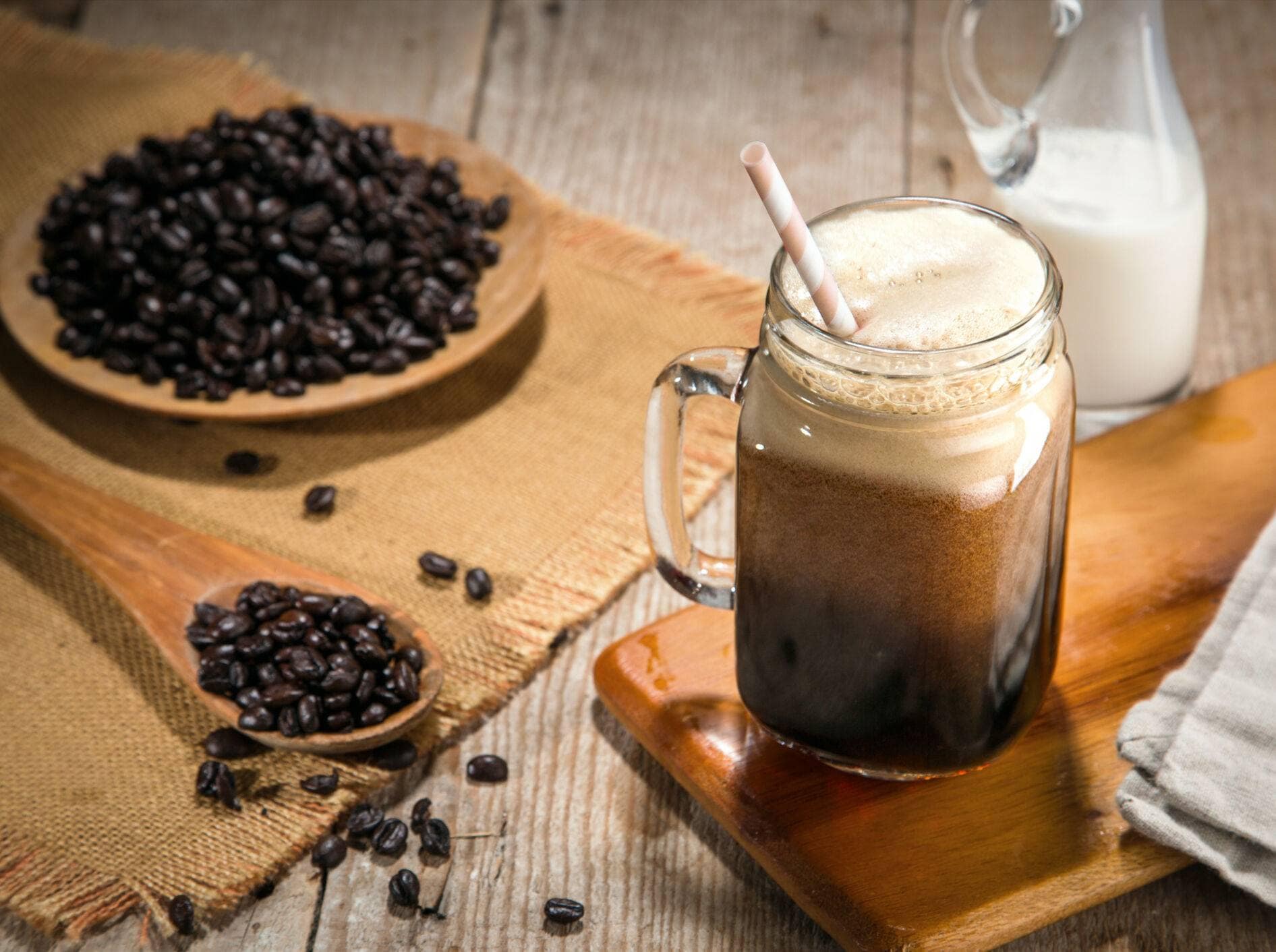 Banner Nabe Frustrierend cold brew kaffee mit milch Uganda Im Detail Text