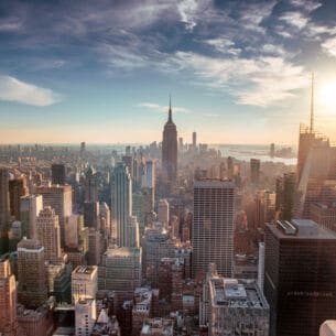 Die Skyline von Manhattan aus der Luft betrachtet