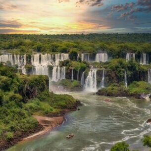 Die Iguazu-Wasserfälle von der brasilianischen Seite.