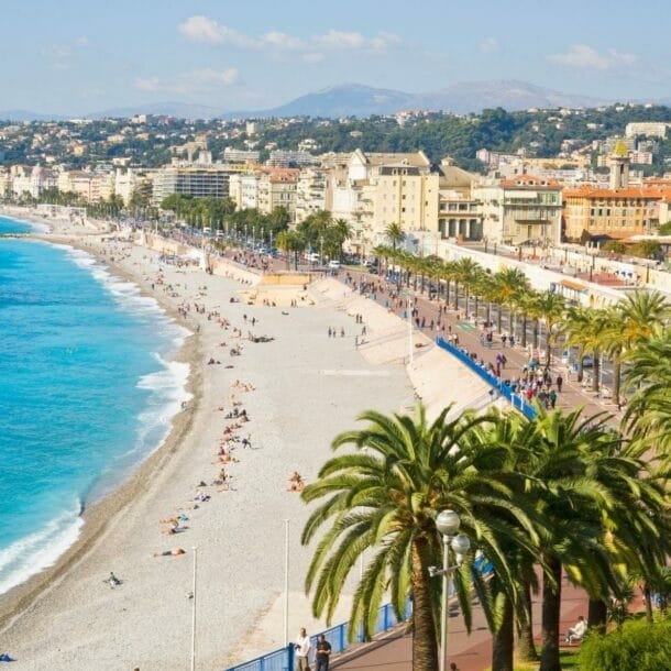Blick auf den Strand von Nizza.