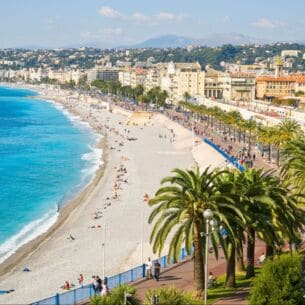 Blick auf den Strand von Nizza.