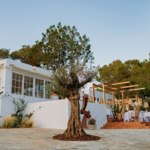 Ein Restaurant mit Außenterrasse im mediterranen Ambiente