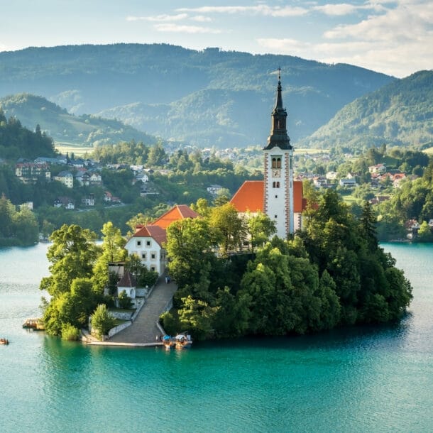 Kleine Insel im Bleder See in Slowenien