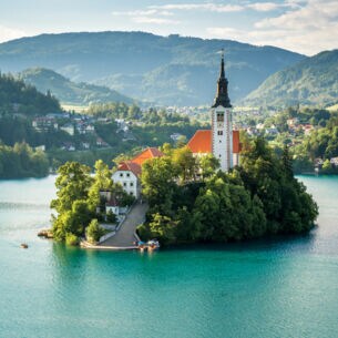 Kleine Insel im Bleder See in Slowenien