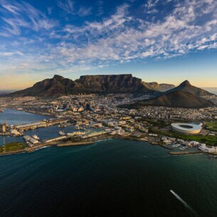 Luftaufnahme von Kapstadt und dem Tafelberg