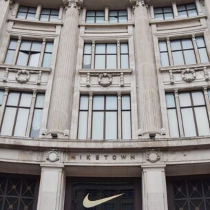 Fassade eines Nike Stores in London