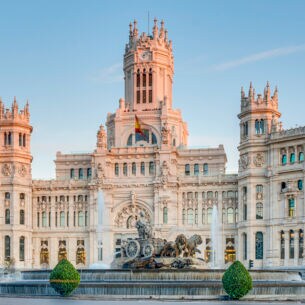 Aufnahme des Plaza de Cibeles mitten in Madrid.