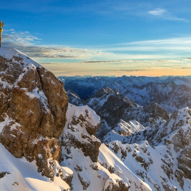 Der anspruchsvolle Aufstieg über den Höllental-Klettersteig auf die Zugspitze belohnt mit einer Top-Aussicht. 