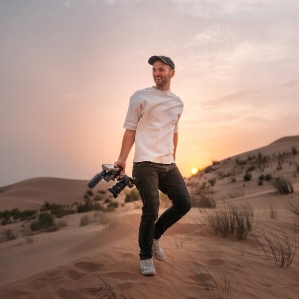 Dennis Schmelz auf einer seiner Reisen in die Vereinigten Arabischen Emirate.